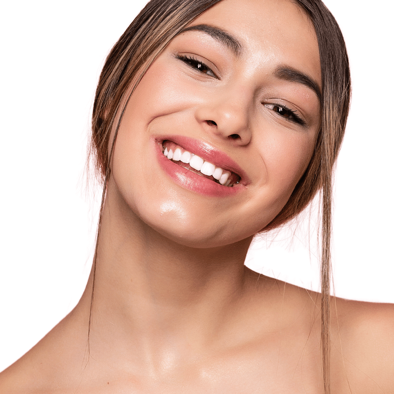 Mujer con piel luminosa y tersa, reflejando los beneficios del rejuvenecimiento facial con ácido hialurónico para una hidratación profunda y efecto rejuvenecedor.