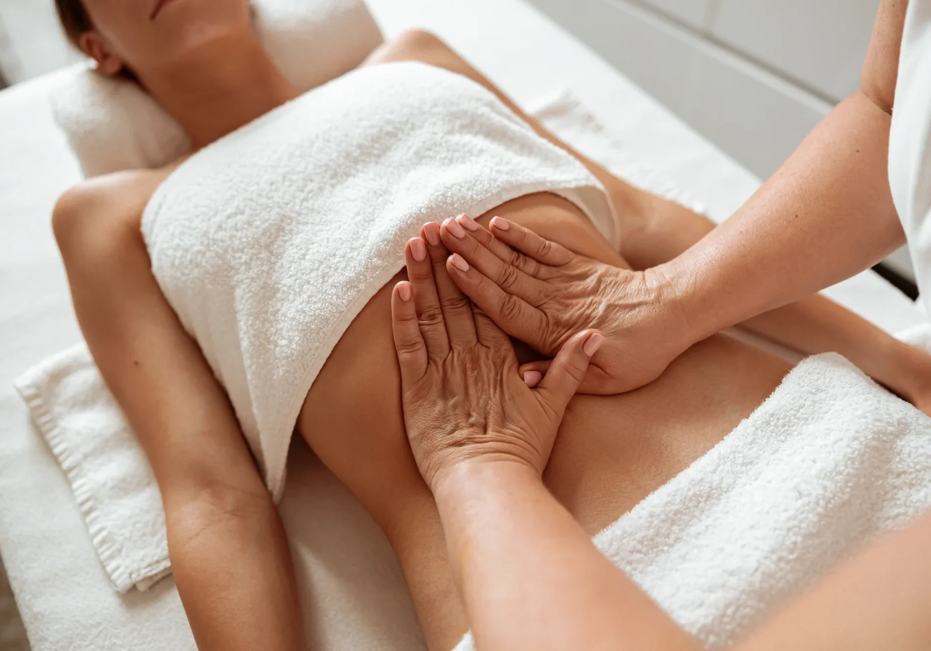 masseuse-hands-massaging-female-client-abdomen-in-2025-03-14-16-54-52-utc masseuse-hands-massaging-female-client-abdomen-in-2025-03-14-16-54-52-utc